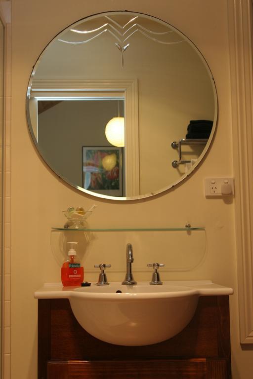 Stone'S Throw Cottage Bed And Breakfast Belgrave Rum bild