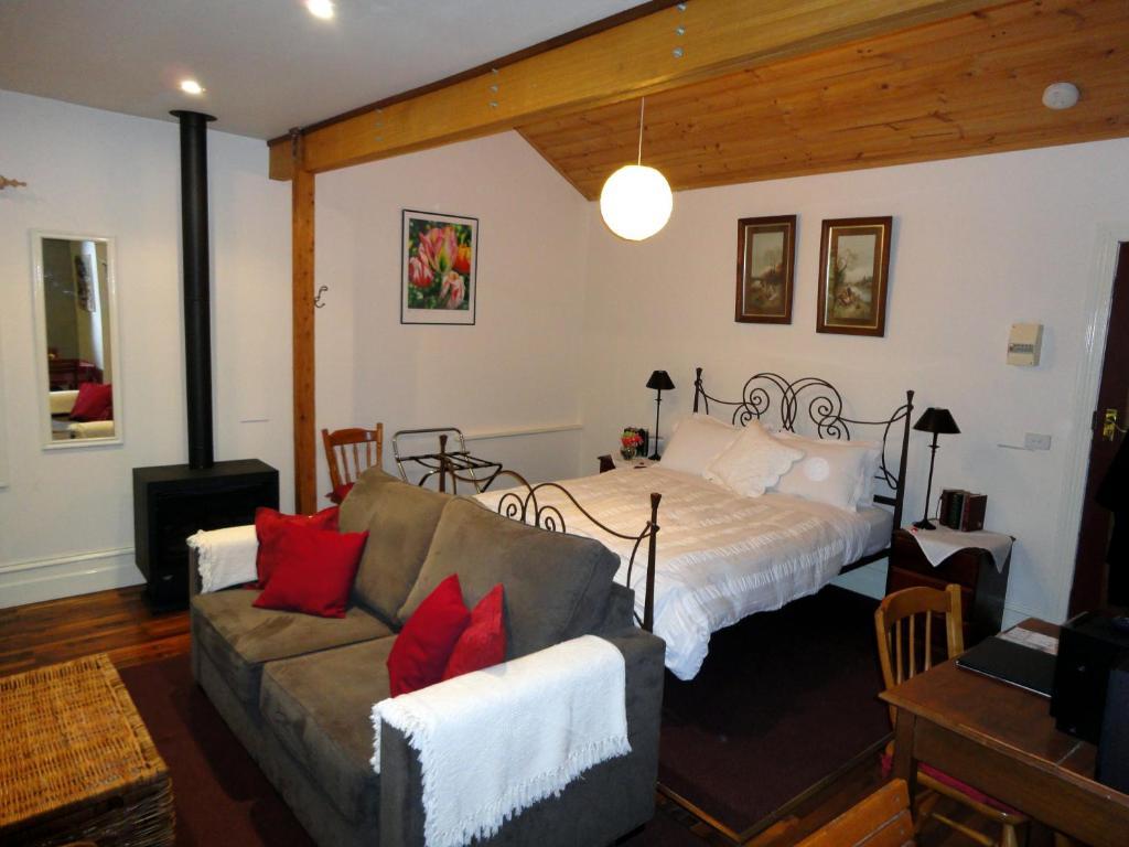 Stone'S Throw Cottage Bed And Breakfast Belgrave Rum bild