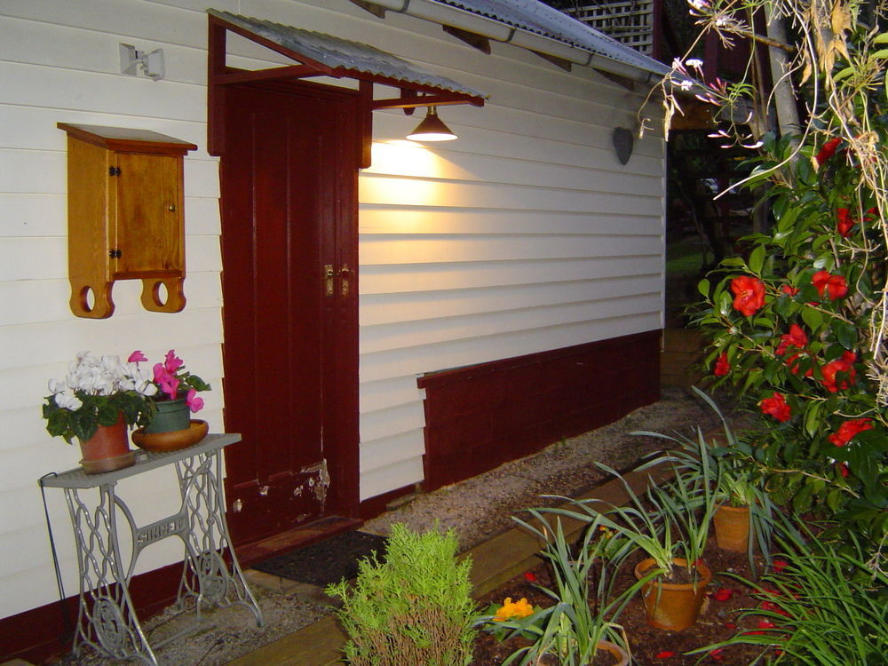 Stone'S Throw Cottage Bed And Breakfast Belgrave Exteriör bild