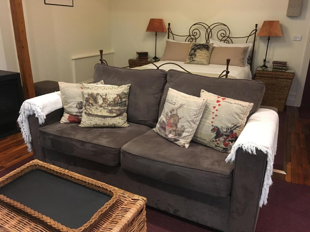 Stone'S Throw Cottage Bed And Breakfast Belgrave Exteriör bild
