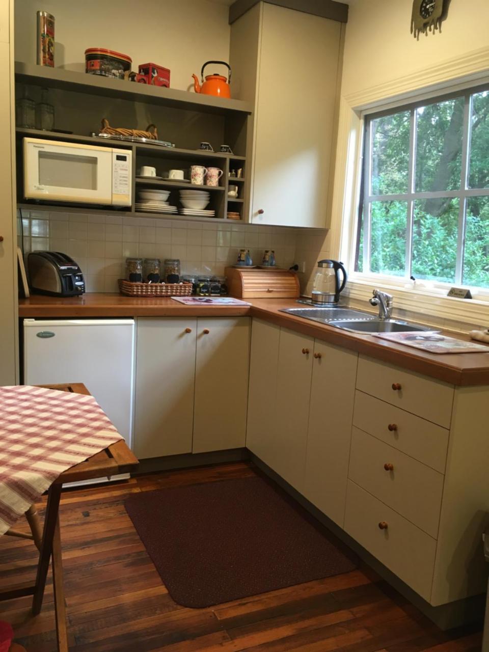 Stone'S Throw Cottage Bed And Breakfast Belgrave Exteriör bild